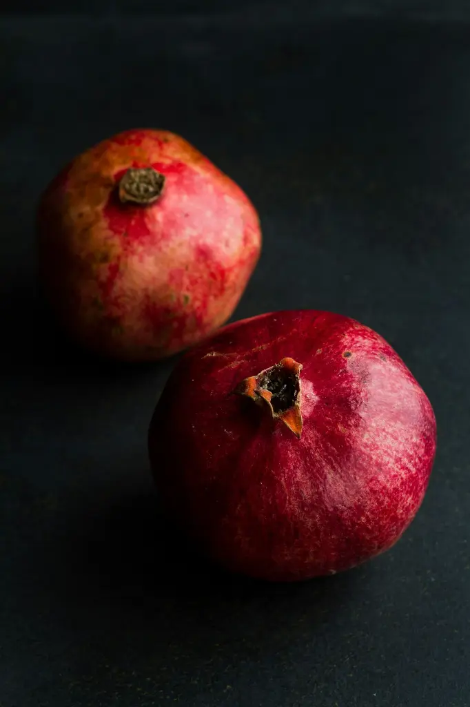 unsplash_7xtcz4IDs50_Fresh Pomegranates.jpg.jpg.jpg.webp