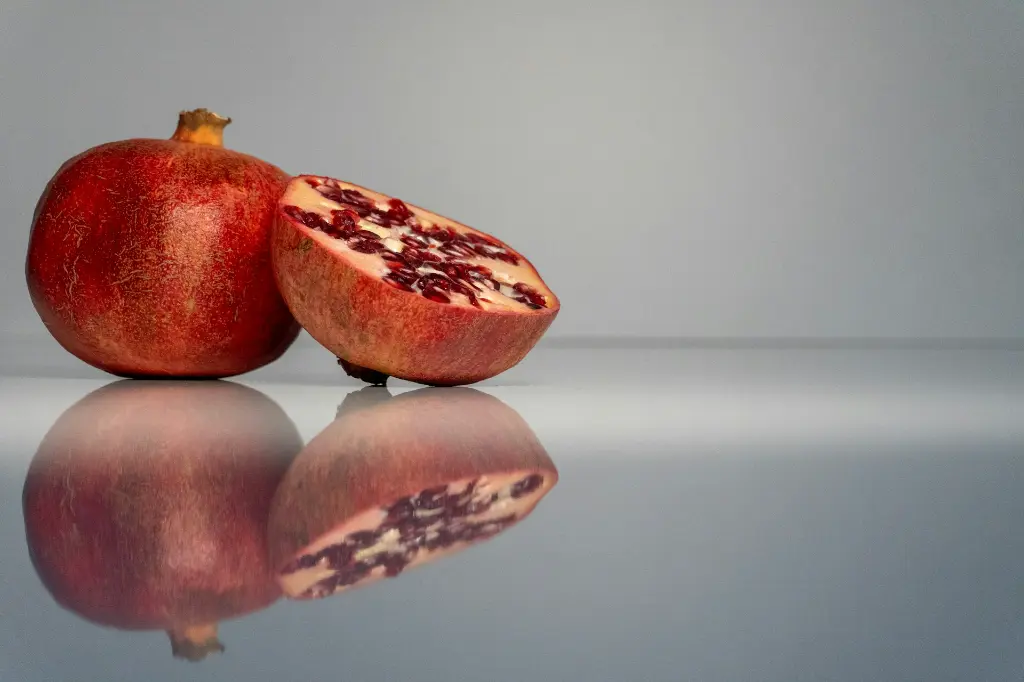 unsplash_iyrDTMz6IGM_Fresh Pomegranates.jpg.jpg.jpg.jpg.webp