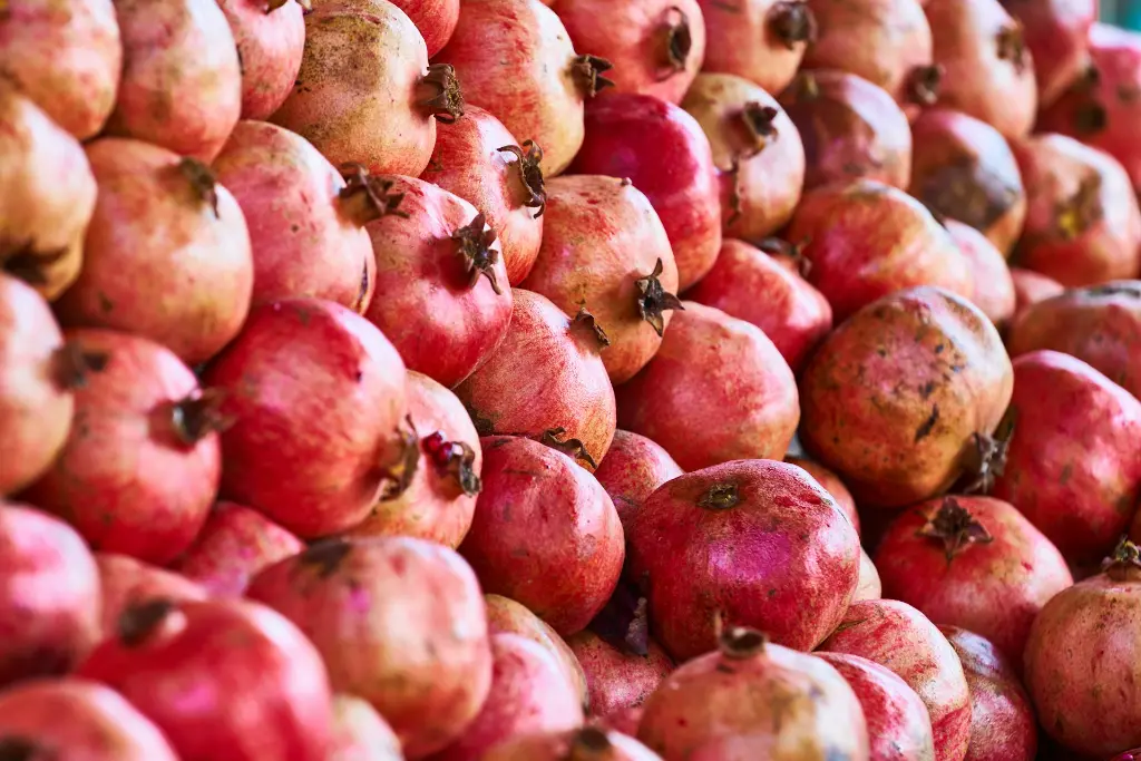 unsplash_w35cwwLmPLc_Fresh Pomegranates.jpg.jpg.webp